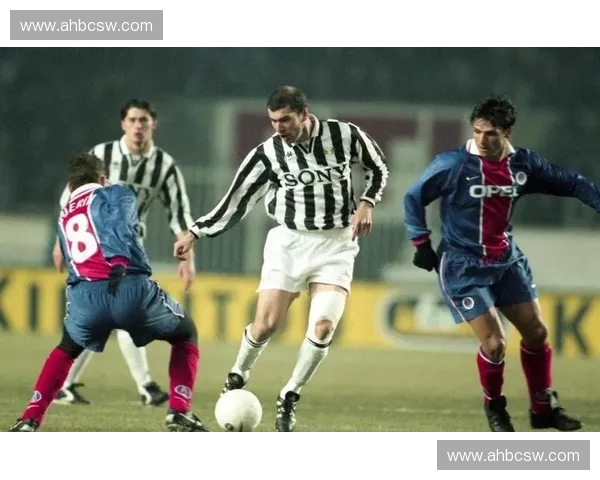 主帅果断调整战略选择放弃欧联杯全力冲击联赛冠军之路 主帅果断调整战略选择放弃欧联杯全力冲击联赛冠军之路